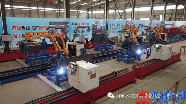 人呢?機器人-水泊焊割欄板智能焊接生產(chǎn)線 人呢?機器人-水泊焊割欄板智能焊接生產(chǎn)線